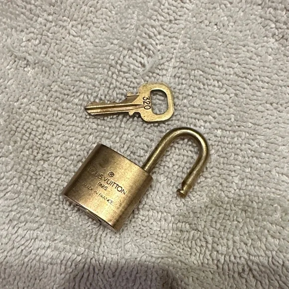 Louis Vuitton Brass Padlock with Key 320 - Picture 3 of 8